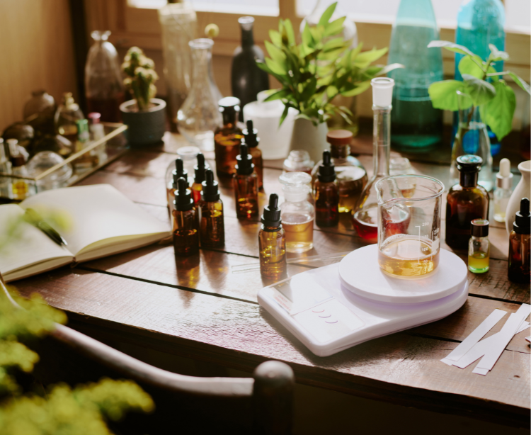 Natural Scents vs. Synthetic Scents: A Comprehensive Comparison