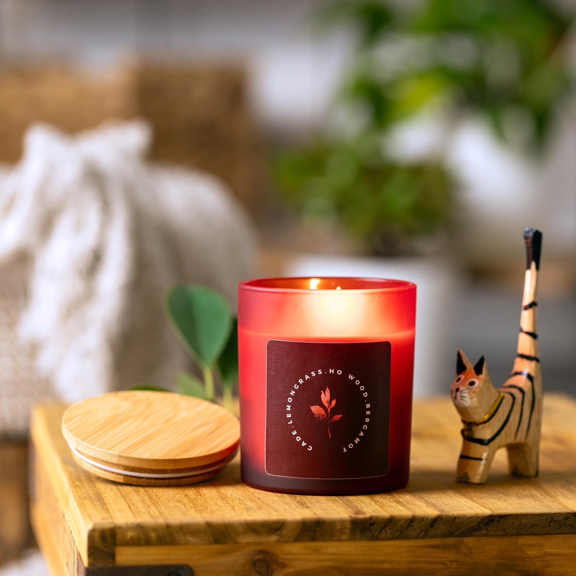 The Ethical Leaf Discover the calming atmosphere created by our Essential Oil-Infused Fire Candle. Infused with the natural scents of Bergamot, Lemongrass, Ho Wood, and Cade, it offers an ideal companion for those chilly winter nights. Premium Aromatherapy Fire Candle