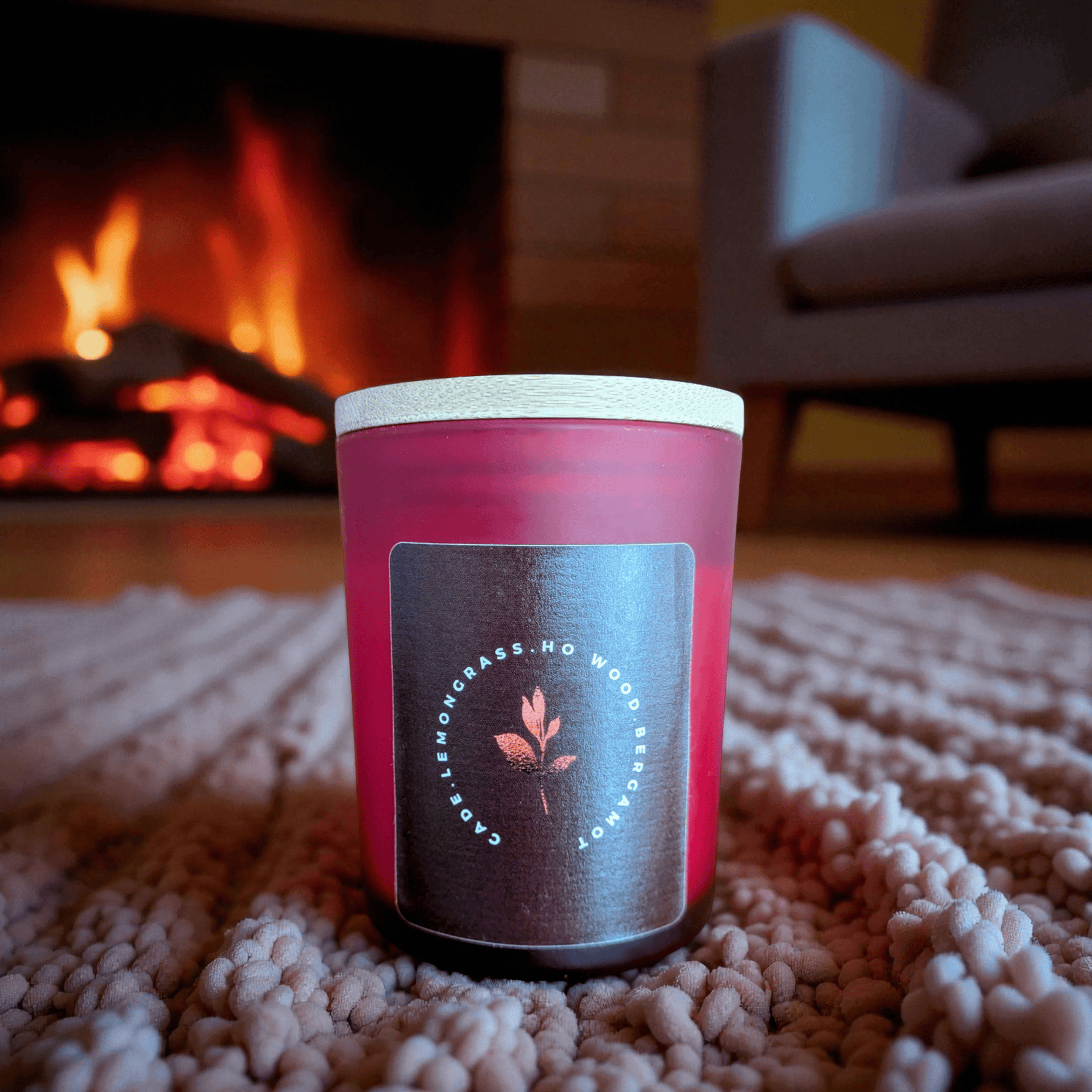 The Ethical Leaf Discover the calming atmosphere created by our Essential Oil-Infused Fire Candle. Infused with the natural scents of Bergamot, Lemongrass, Ho Wood, and Cade, it offers an ideal companion for those chilly winter nights. Medium 30 - 35hrs burn The Fire Candle