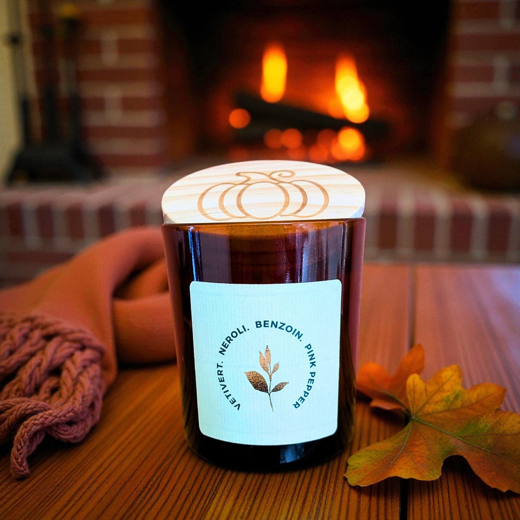 The Ethical Leaf Experience the soothing ambience of our Essential Oil infused Air Candle. Naturally Scented with Lavender, Cedarwood, Ylang Ylang and Bergamot. Create the prefect setting for entertaining your guests this summer. Large 40 - 45hrs burn The Autumn Dew Candle
