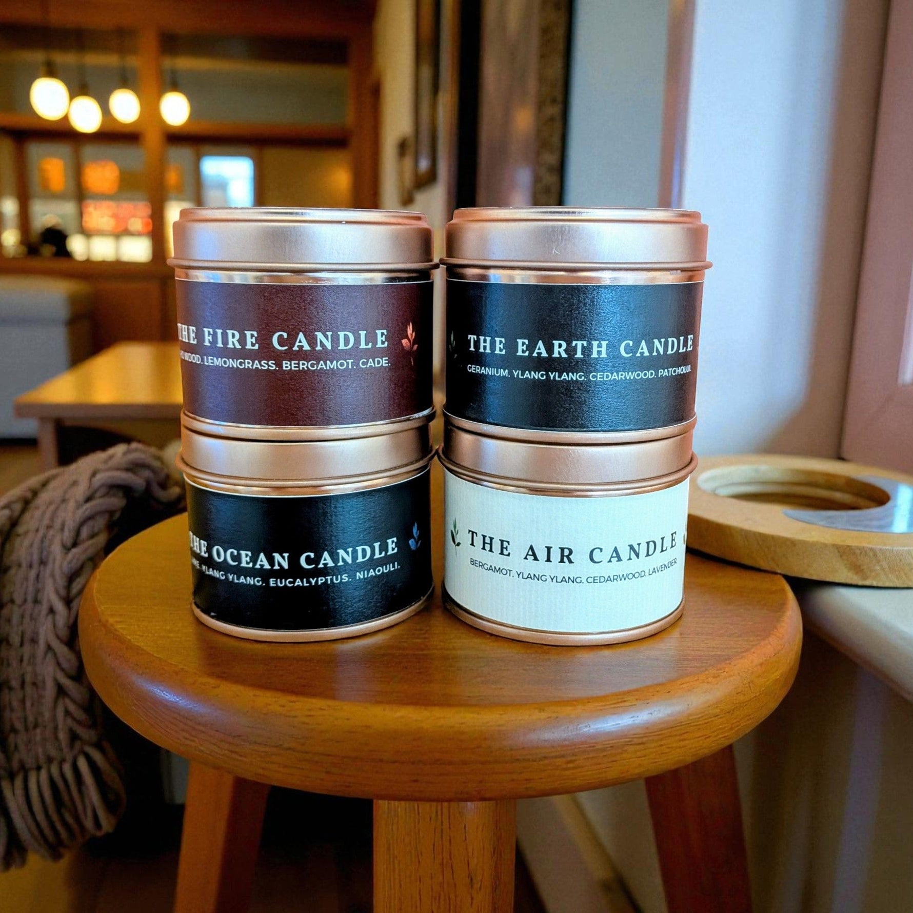 The Ethical Leaf Immerse yourself in the rich scent of the Earth Candle, expertly crafted with natural Patchouli, Cedarwood, Ylang Ylang, and Geranium. This exquisite blend offers a calming fragrance, reminiscent of tranquil autumn strolls through the woods. Compact Comfort Earth